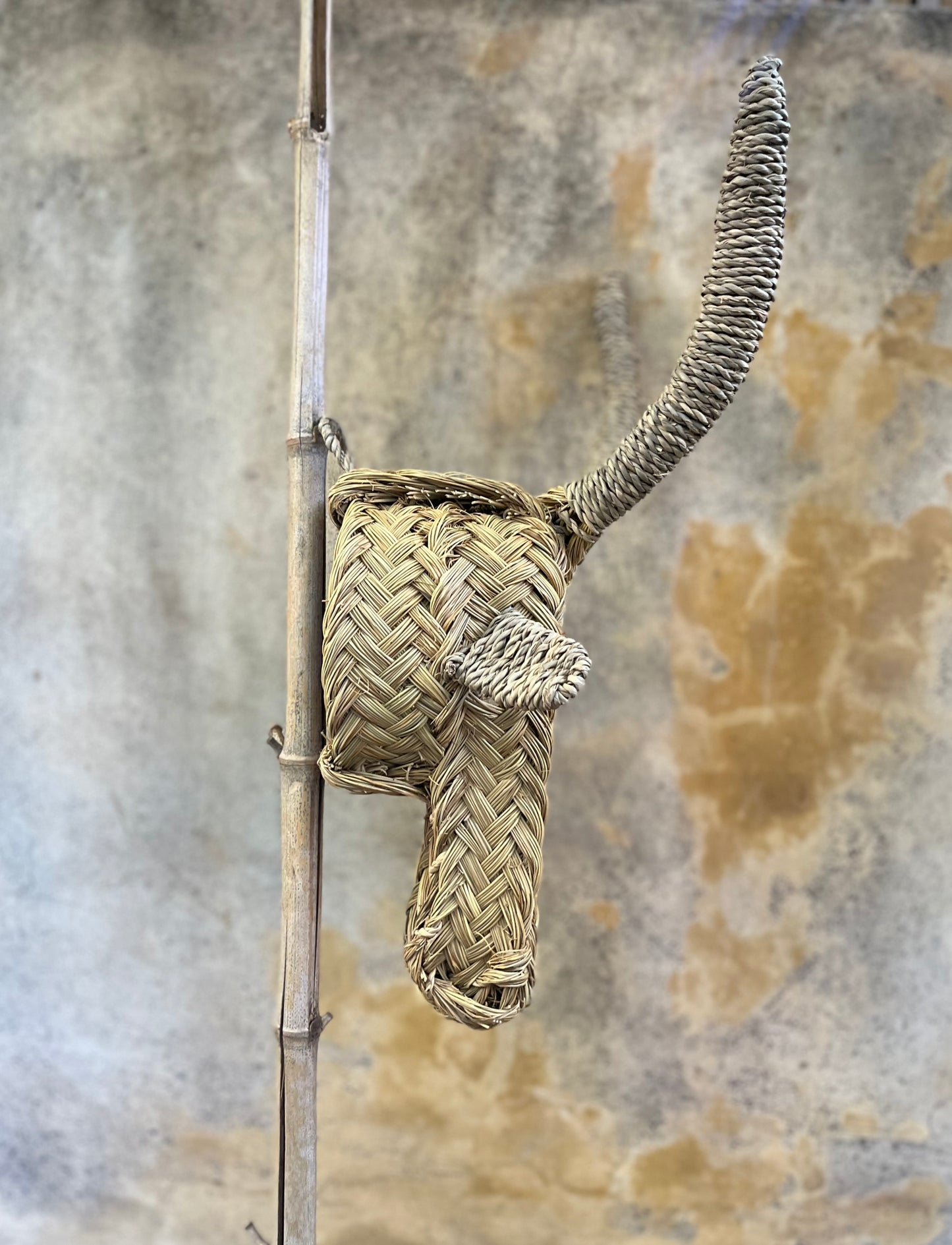 Trophée mural tête de gazelle en paille tressée