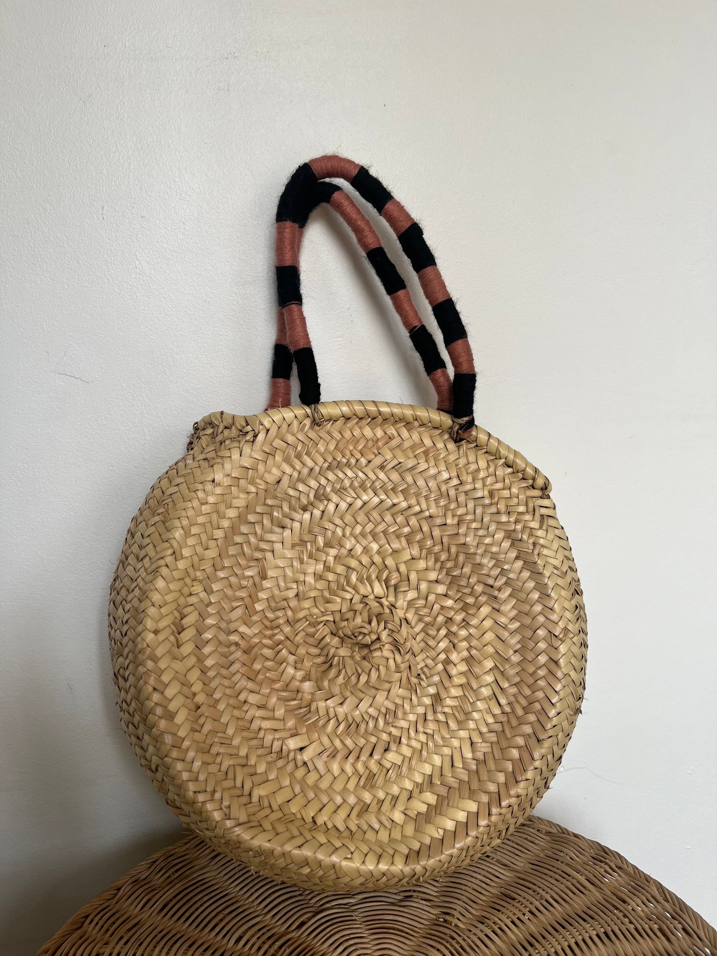 Panier rond avec anses colorées - DINA