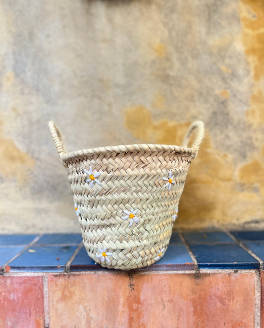 Petit panier de rangement avec broderie marguerite