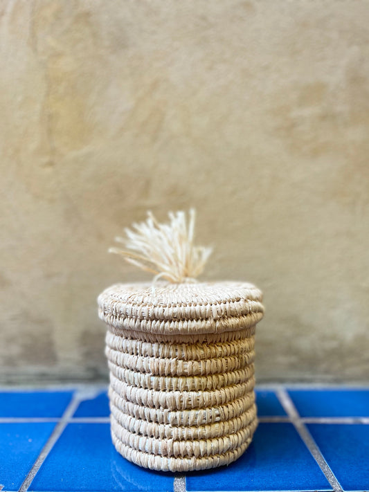 Panier avec son couvercle pompon raphia
